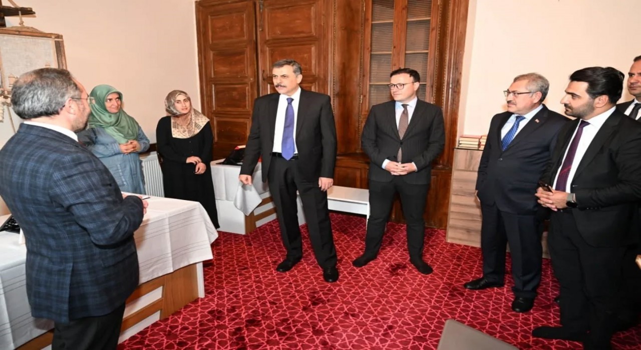 Ebubekir Efendi Darul Huffaz gözdolduruyor