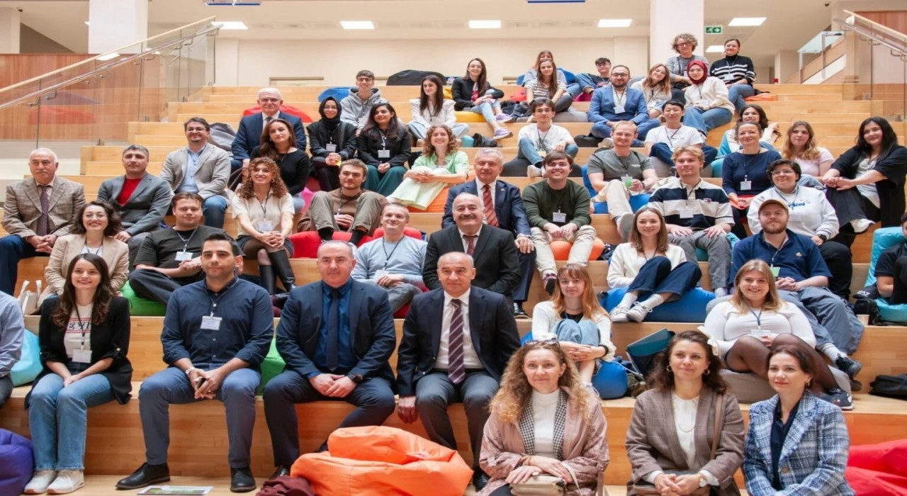 EBYÜde Global Englishes in Language Teaching Programının açılışı gerçekleştirildi