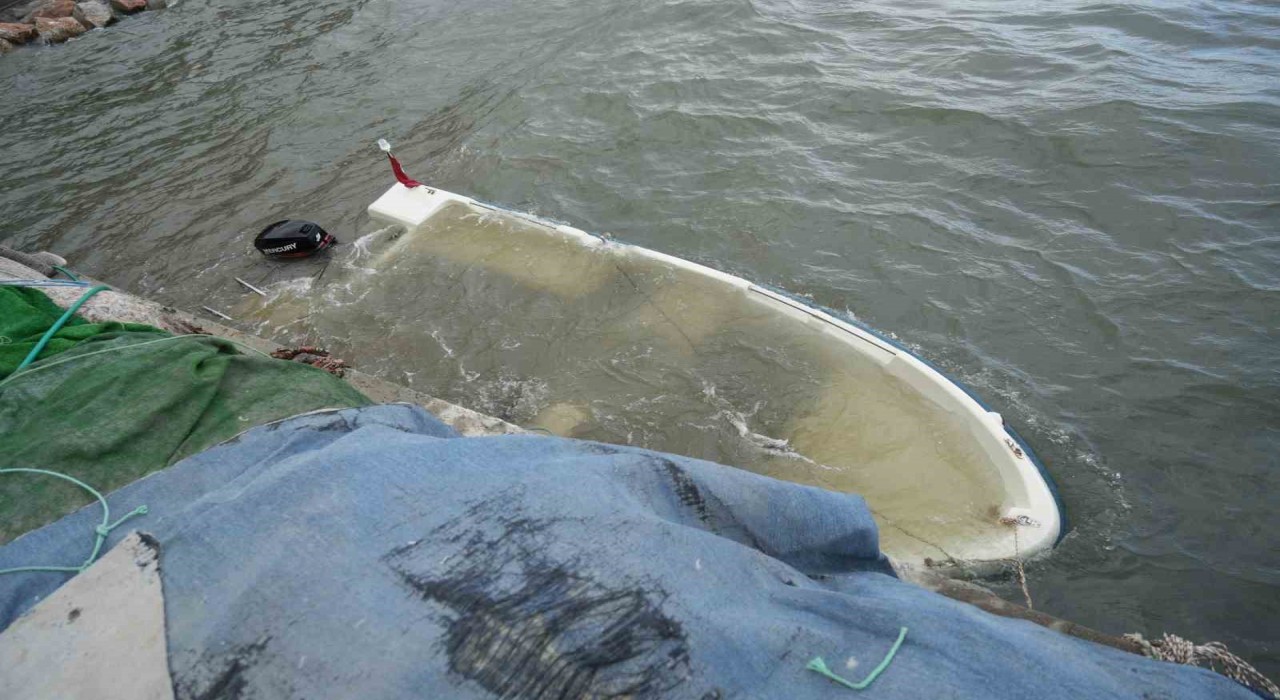 Edremit Körfezinde şiddetli lodos balıkçı teknelerini batırdı