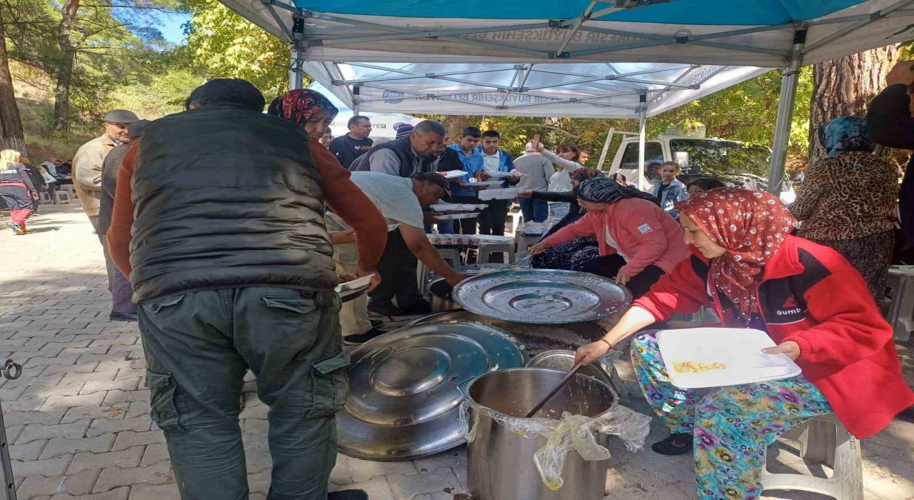 Edremitin Dereli Mahallesi geleneksel köy hayrı gerçekleştirildi