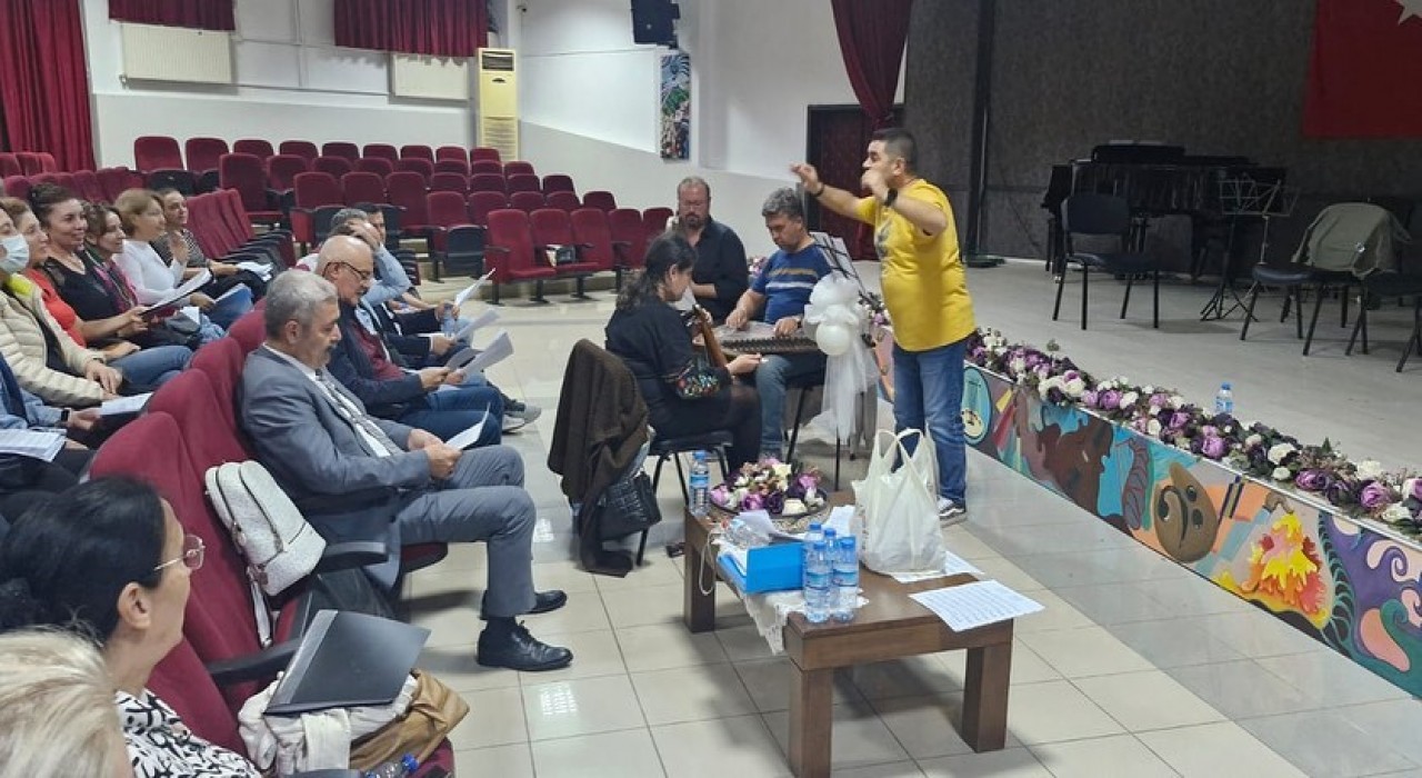 Efelerde Türk Sanat Müziği Korosu yeni döneme başladı