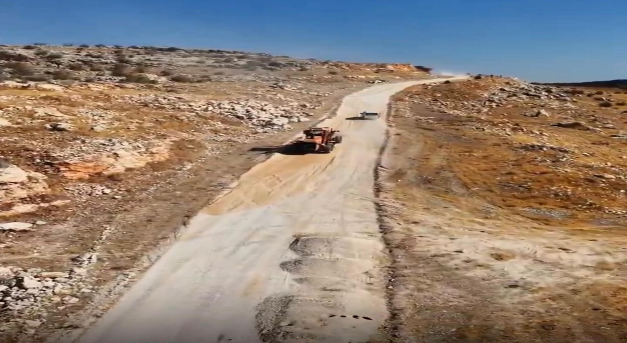 Eğil Belediyesi yol çalışmaları ile vatandaşa konforlu seyahat sağlıyor