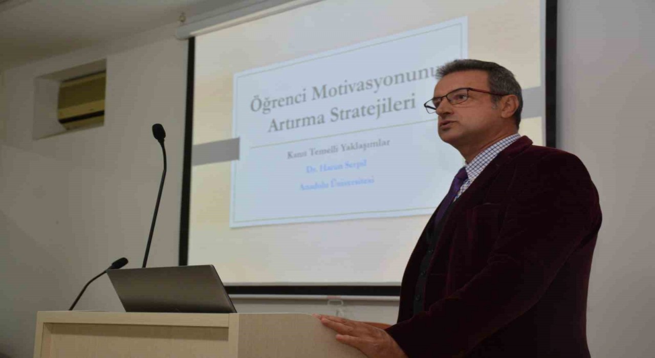 Eğitim Fakültesinde Öğrenci Motivasyonu Arttırma Teknikleri semineri düzenlendi