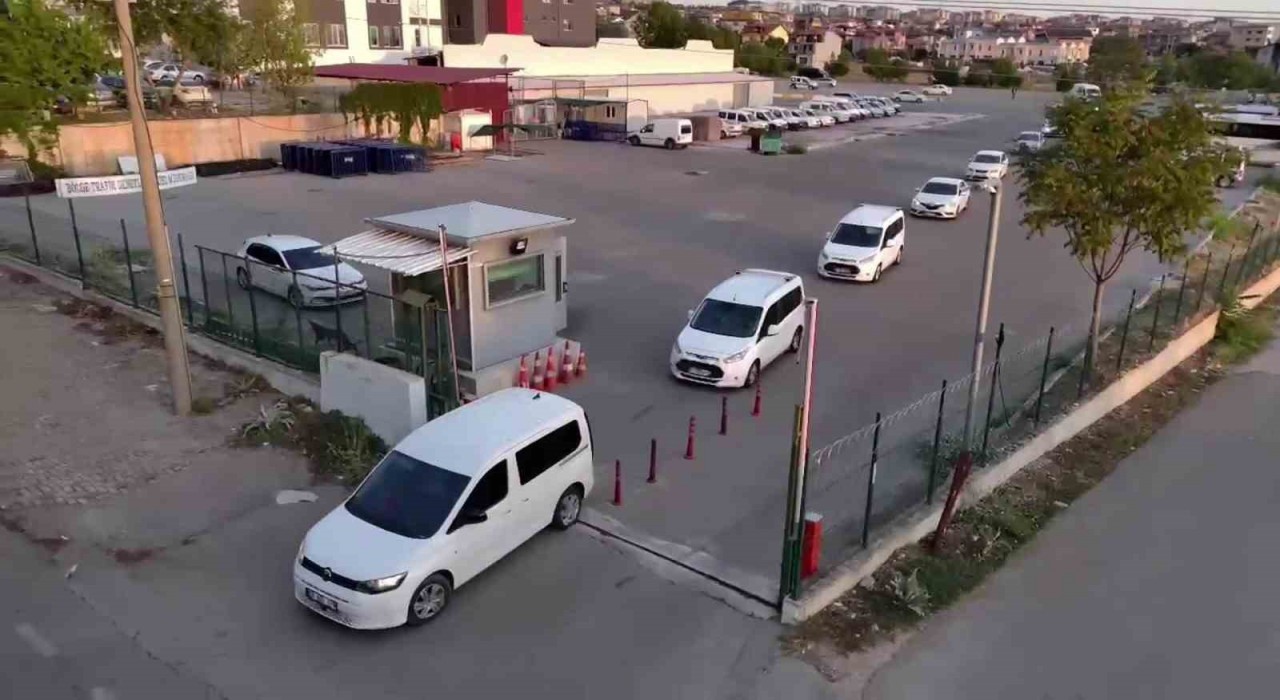 Ehliyetlerine el konulan sürücüler için sahte alkol testi düzenleyen şebekenin 42 üyesi yakalandı