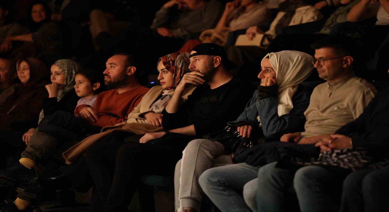 Ekim takvimi Mükemmel Partner tiyatrosu ile son buldu