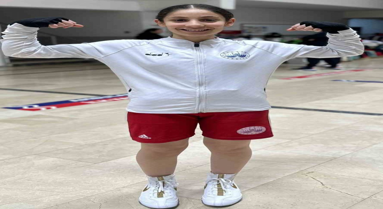 Elazığ Belediyespor boksörü Elif Naz, milli takım kampında