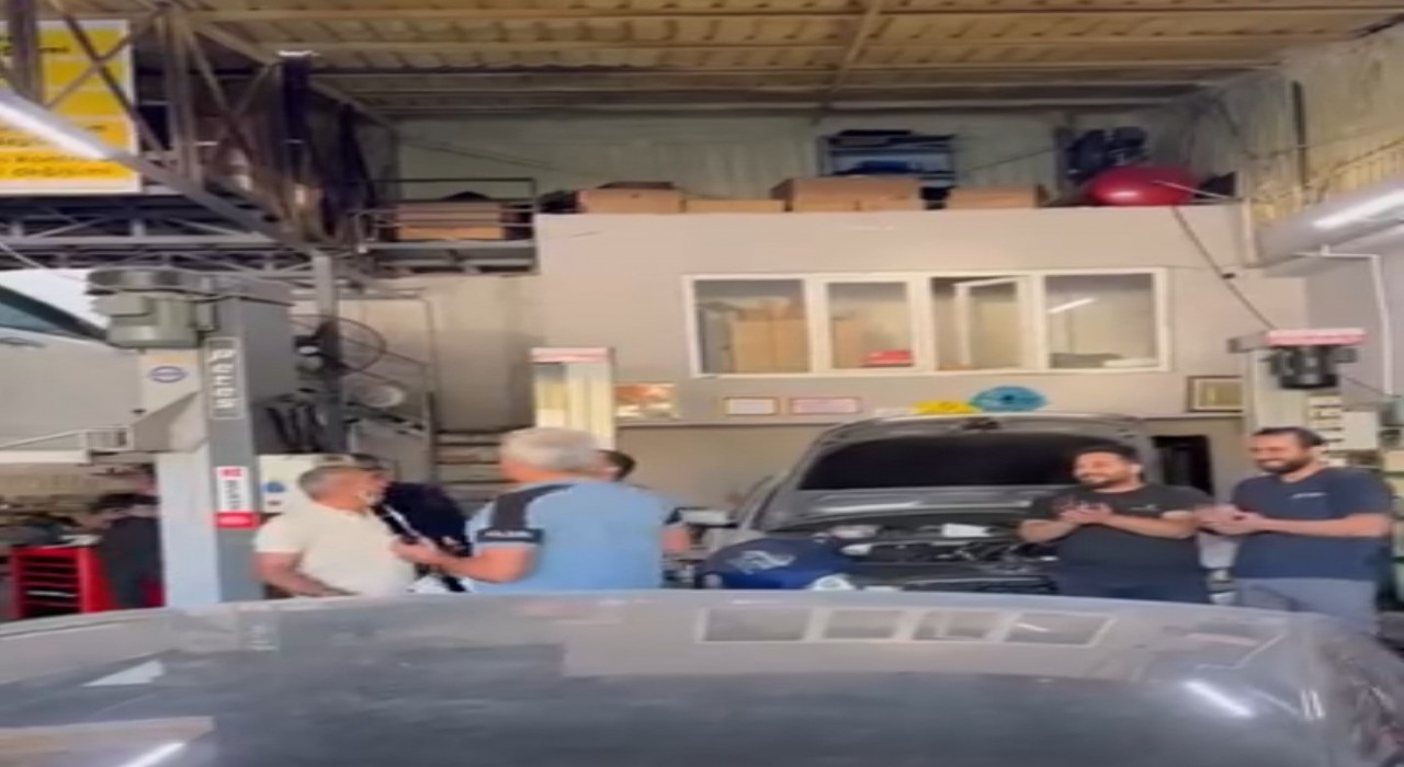 Elazığ Oto Sanayisinde renkli anlar: Davul zurnayla aracını teslim aldı