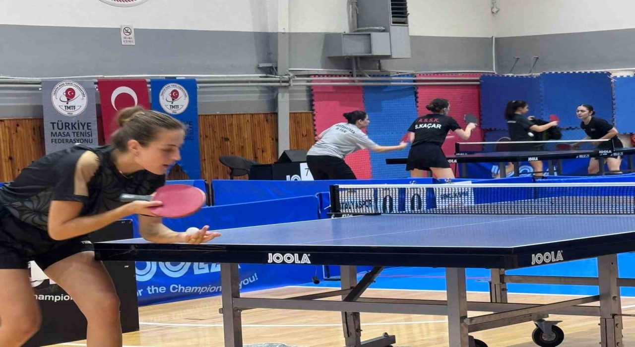 Elazığda  masa tenisi kadın takımından büyük başarı