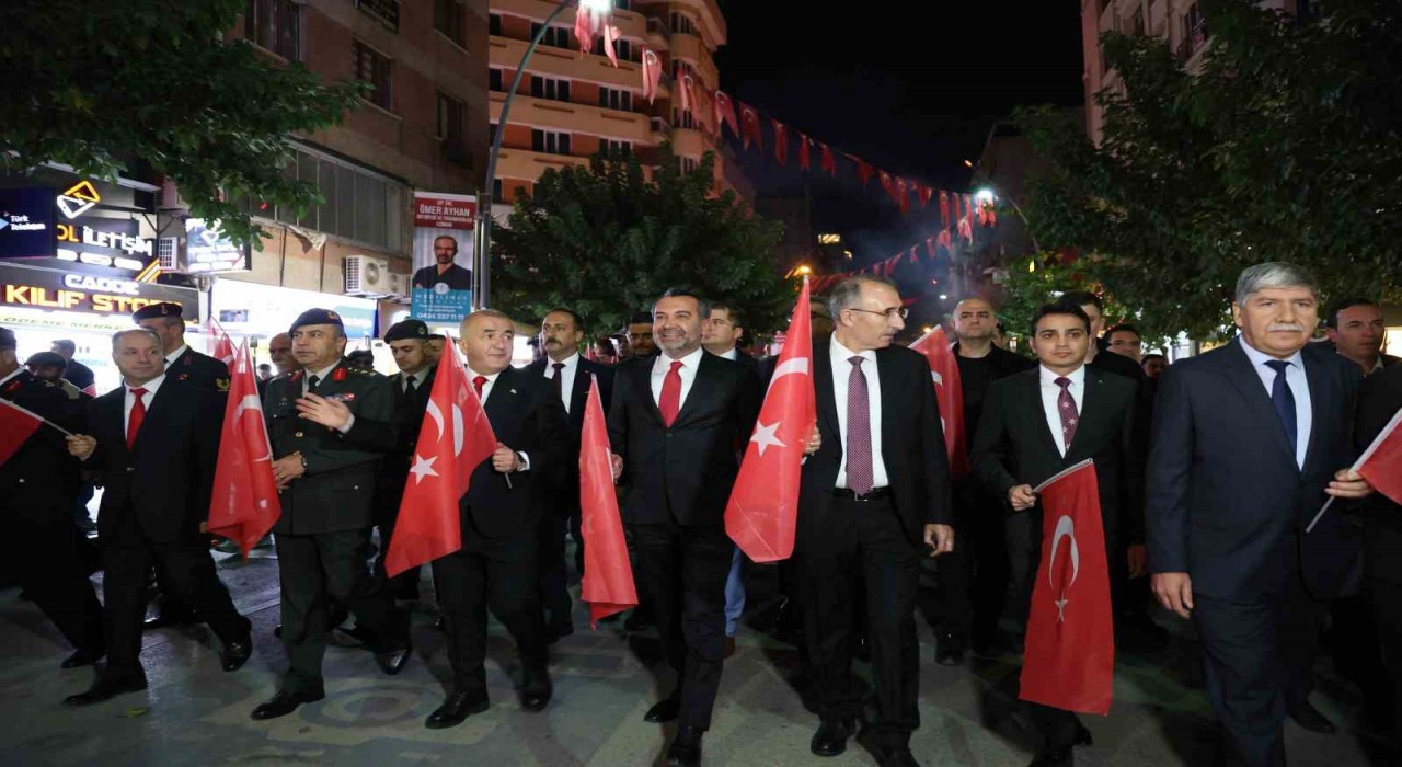 Elazığda Fener Alayı yürüyüşü