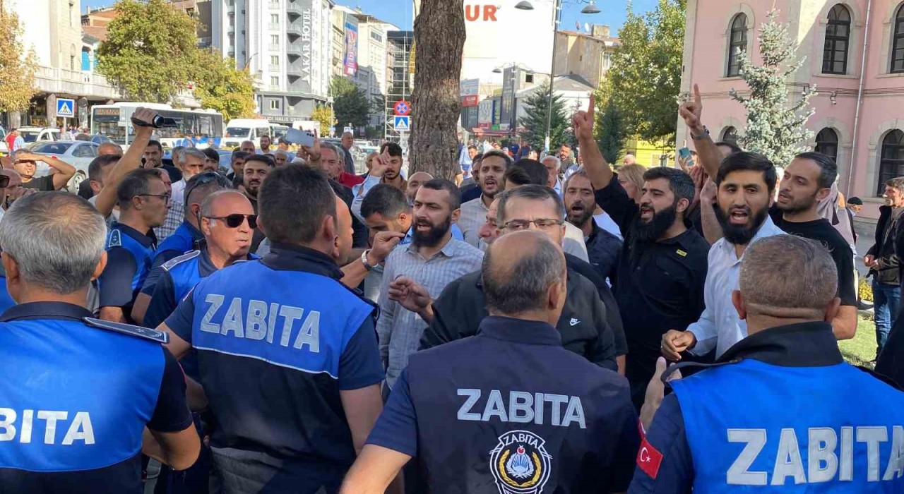 Elazığda izinsiz yürüyüş