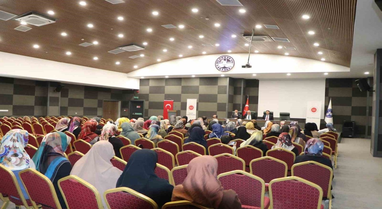 Elazığda Kuran kursu öğreticileri bir araya geldi