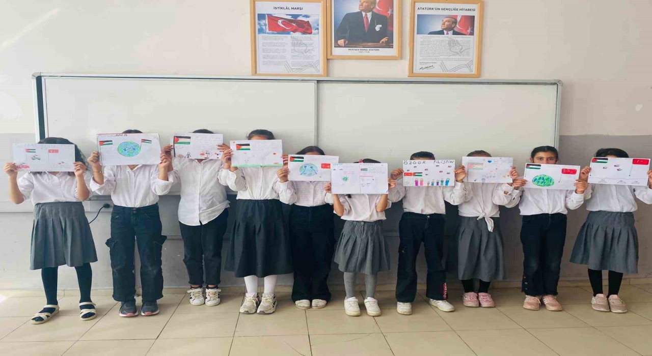 Elazığda öğrencilerden Filistine destek