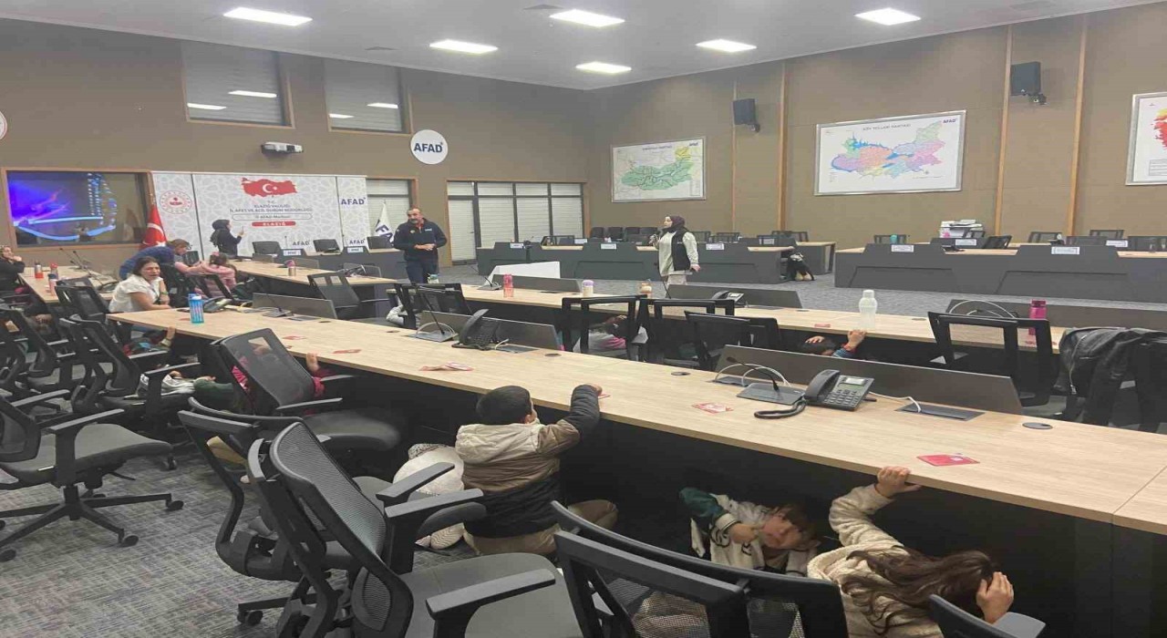 Elazığda öğrencilere afet farkındalık eğitimi