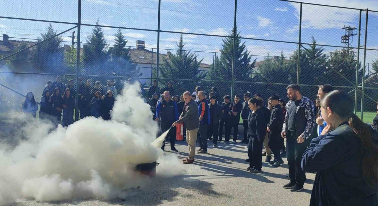 Elazığda öğrencilere yangın eğitimi