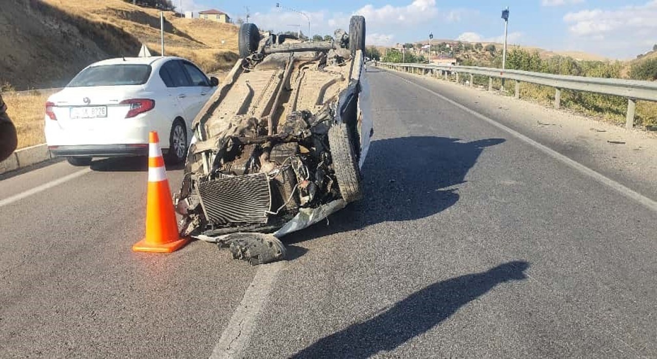 Elazığda otomobil takla attı