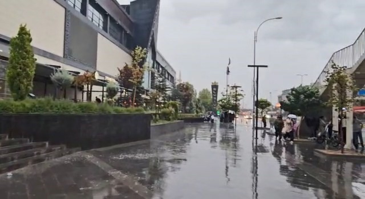 Elazığda sağanak ve fırtına etkili oldu