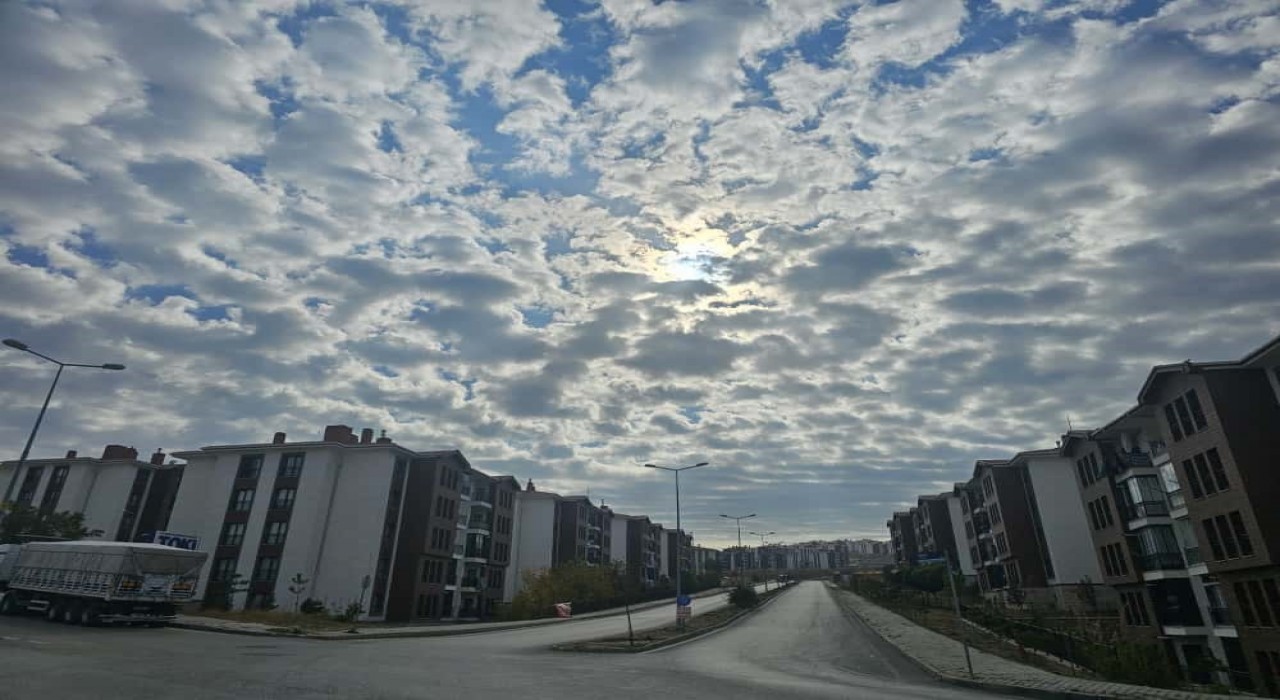Elazığda sirrokümülüs bulutları görsel şölen sundu