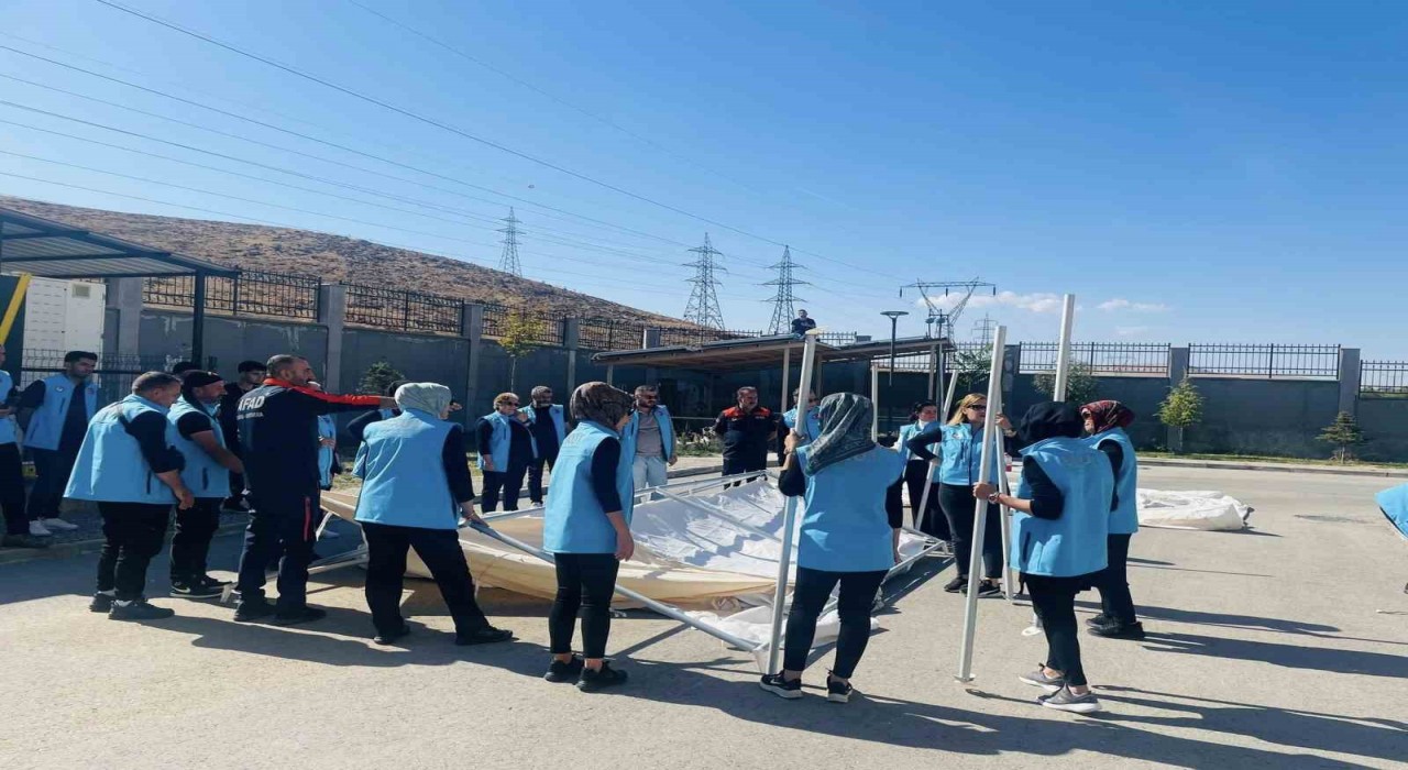 Elazığda yangın söndürme ve çadır kurma eğitimi