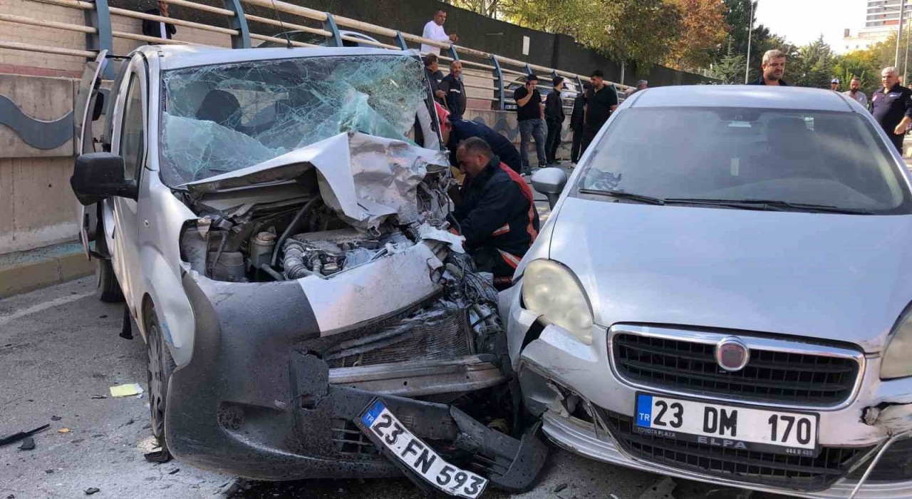 Elazığda zincirleme trafik kazası: 5 yaralı