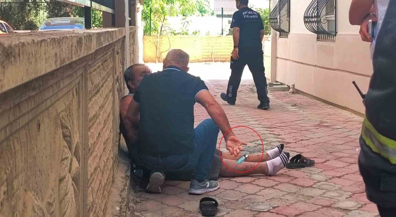 Eline aldığı tiner şişesi ve çakmakla kendini yakmak istedi