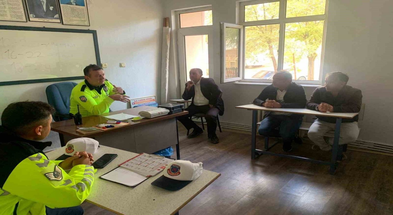 Emette okul servis şoförlerine trafik eğitimi