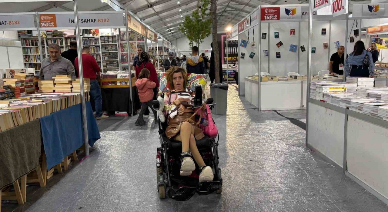 Engelsiz Taksi yazar Senayı her gün okurlarıyla buluşturuyor