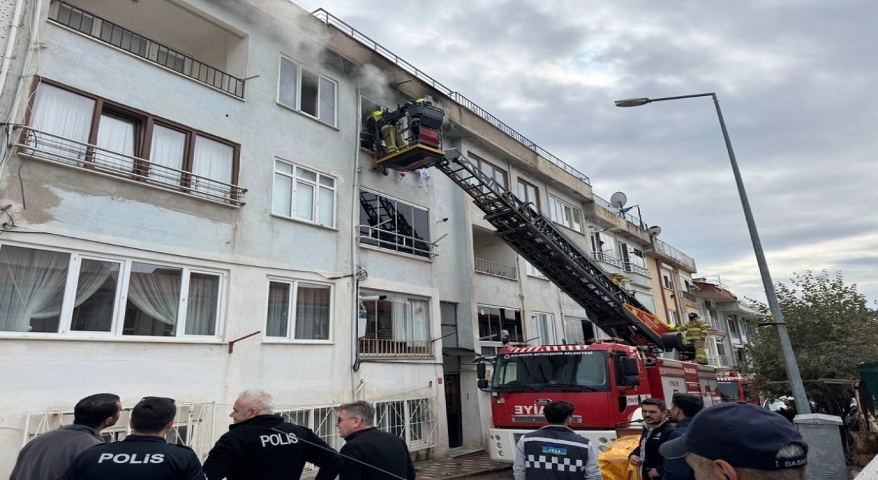 Erdekte apartman dairesinde korkutan yangın