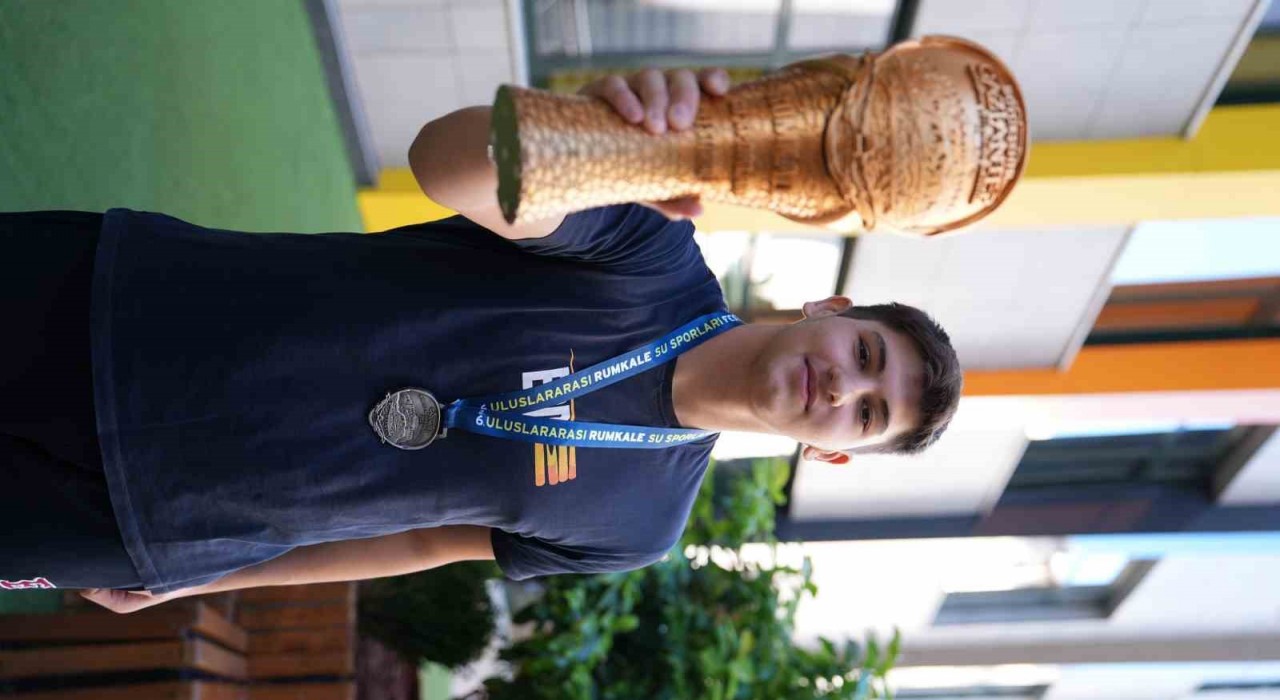 Erdem Koleji Öğrencisi Özdumandan uluslararası şampiyonluk gururu