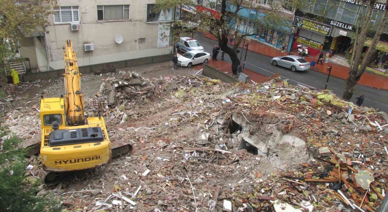 Ereğlide bina yıkımı sırasında gaz sızıntısı paniğe neden oldu