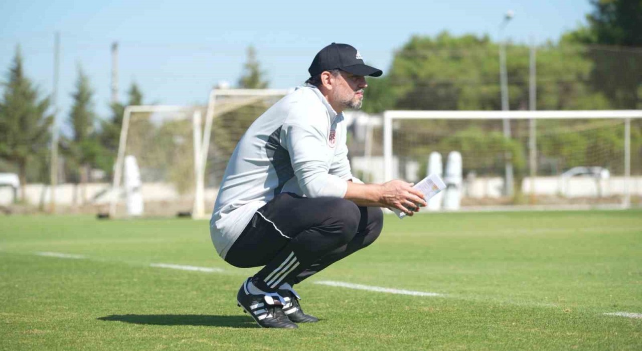 Erol Bulut, Antalyaspor ile ilk antrenmanına çıktı