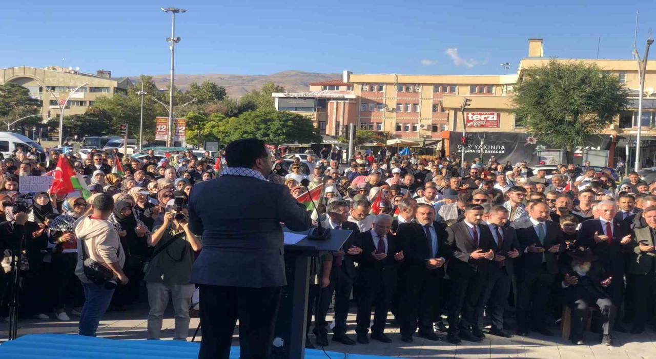 Erzincanda, İsrailin saldırdığı Küresel Sumud Filosuna destek