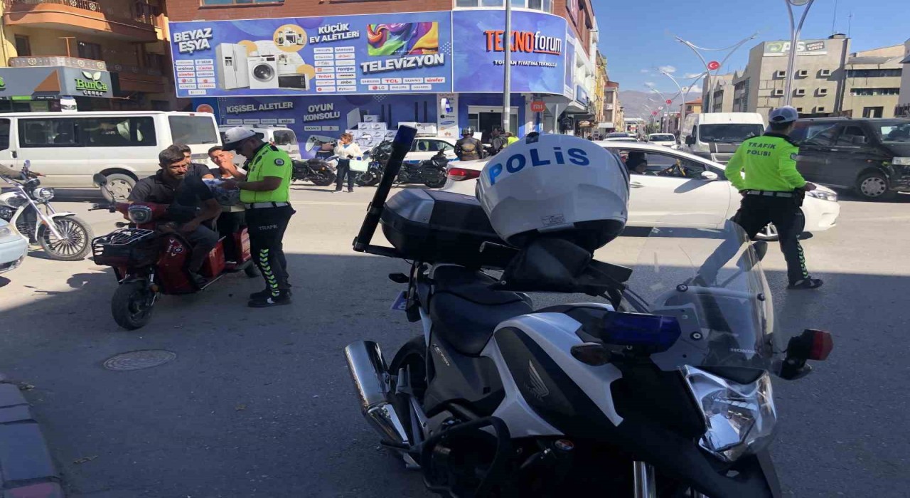 Erzincanda motosikletlilere sıkı denetim