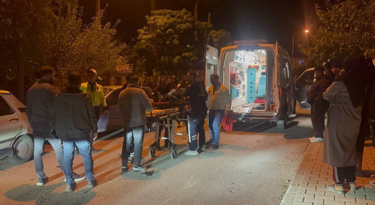 Erzincanda zincirleme trafik kazası: 1 yaralı, 4 araçta hasar