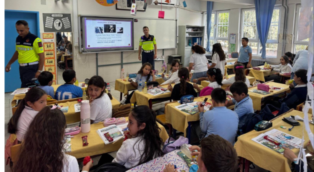 Erzin’de Öğrencilere Trafik Eğitimi Seminerleri Sürüyor