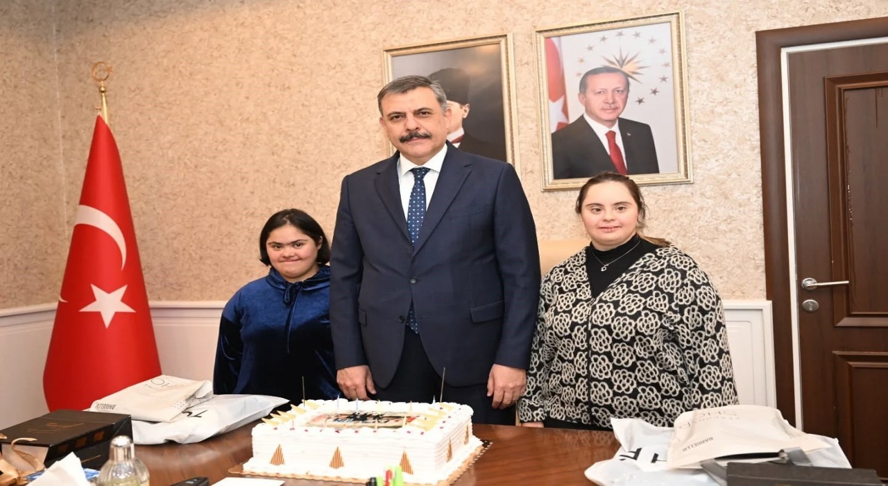 Erzurum Valiliğinin güllerine sürpriz