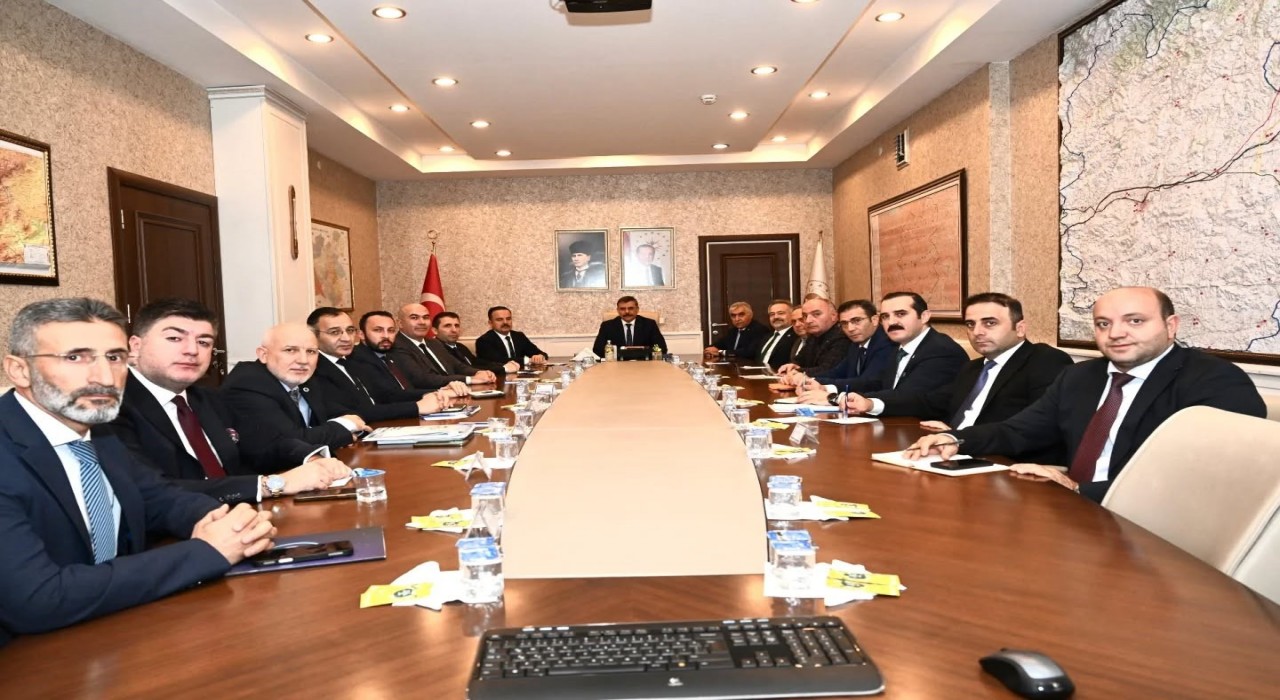 Erzuruma Model Fabrika  geliyor