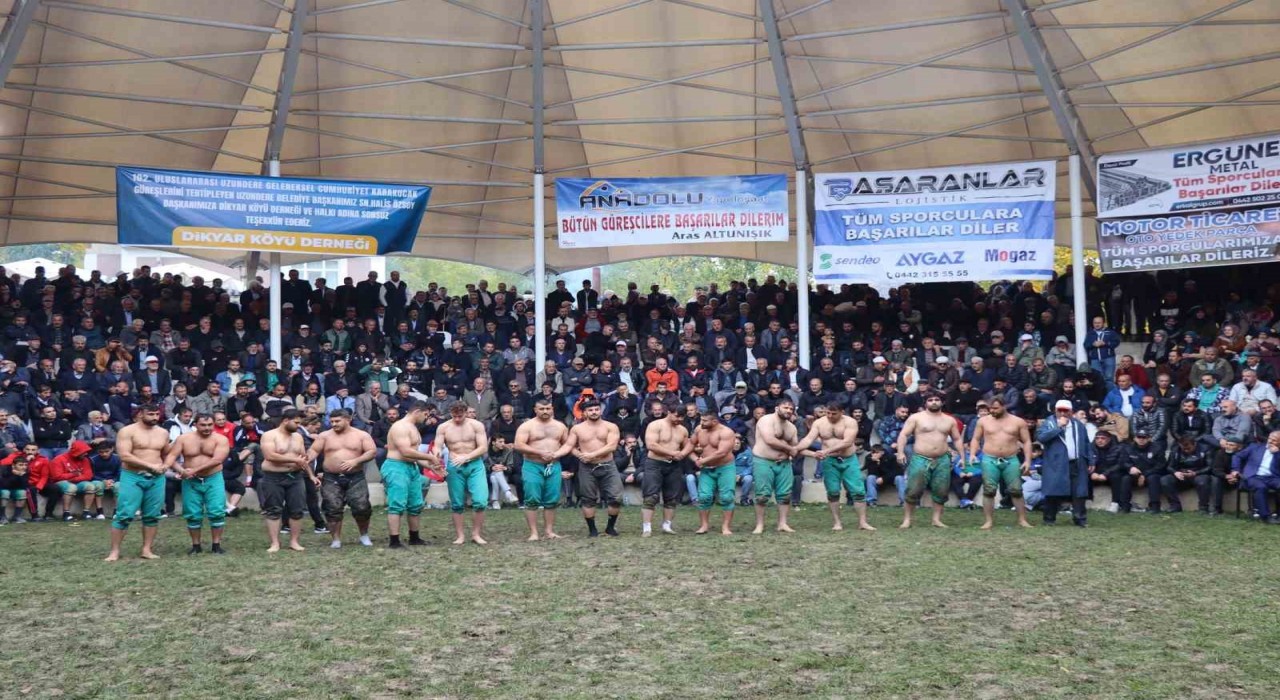 Erzurumda 102incisi yapılan Uzundere Karakucak Güreşleri büyük heyecan yaşattı