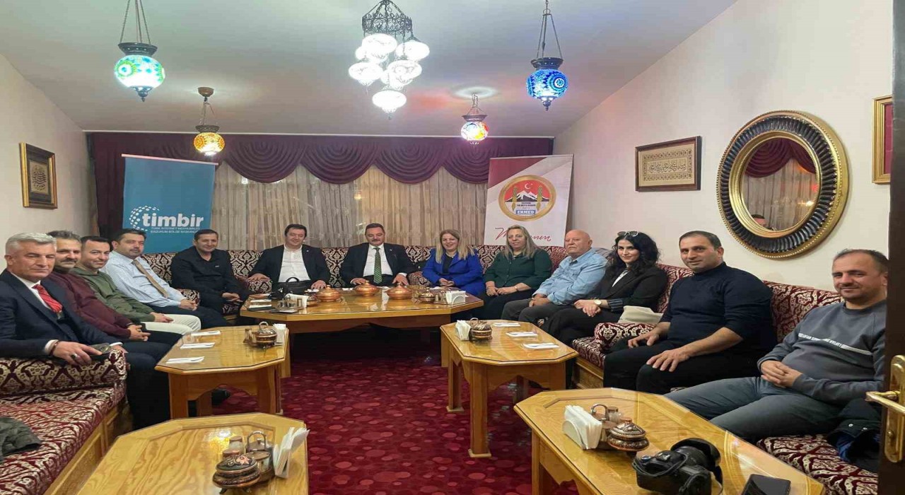 Erzurumda Akademi ve Medya Temsilcileri dijital çağı değerlendirdi