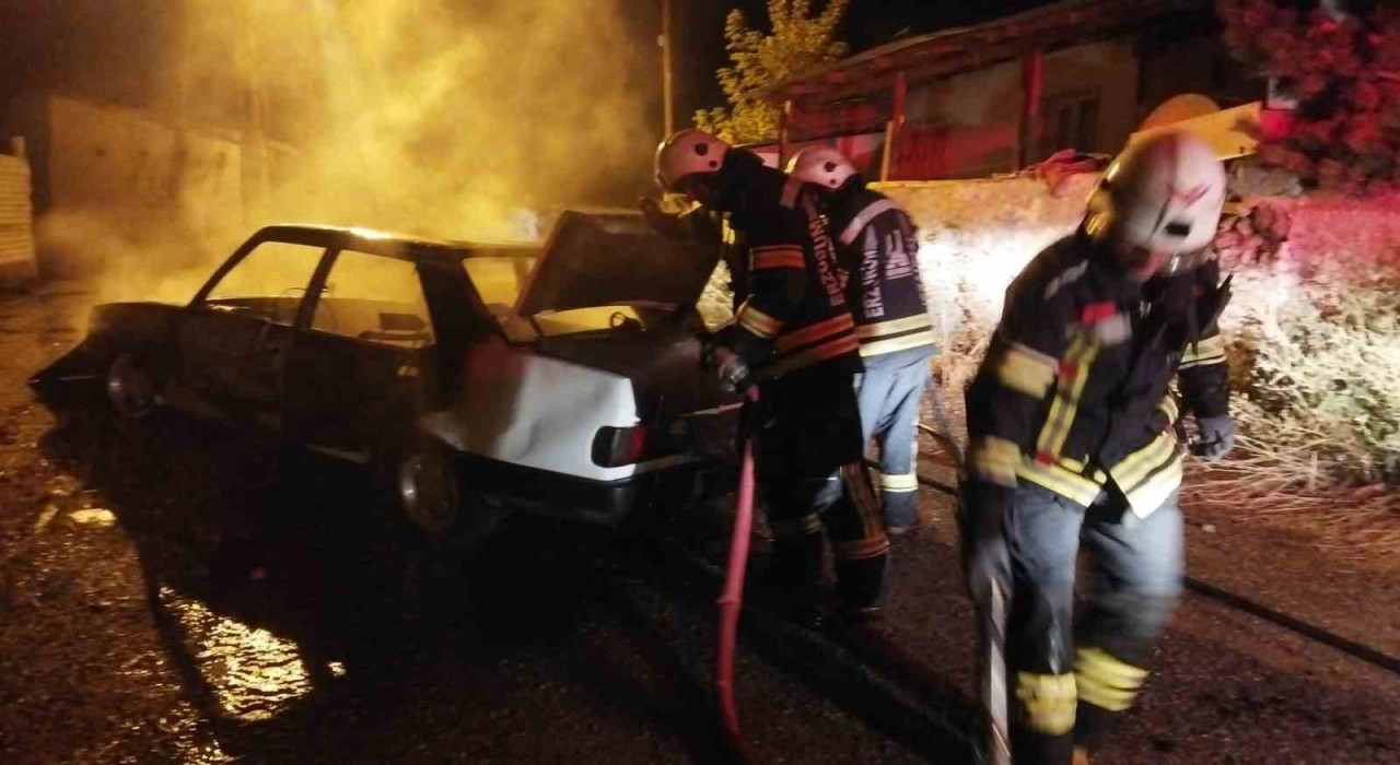 Erzurumda araç alev topuna döndü