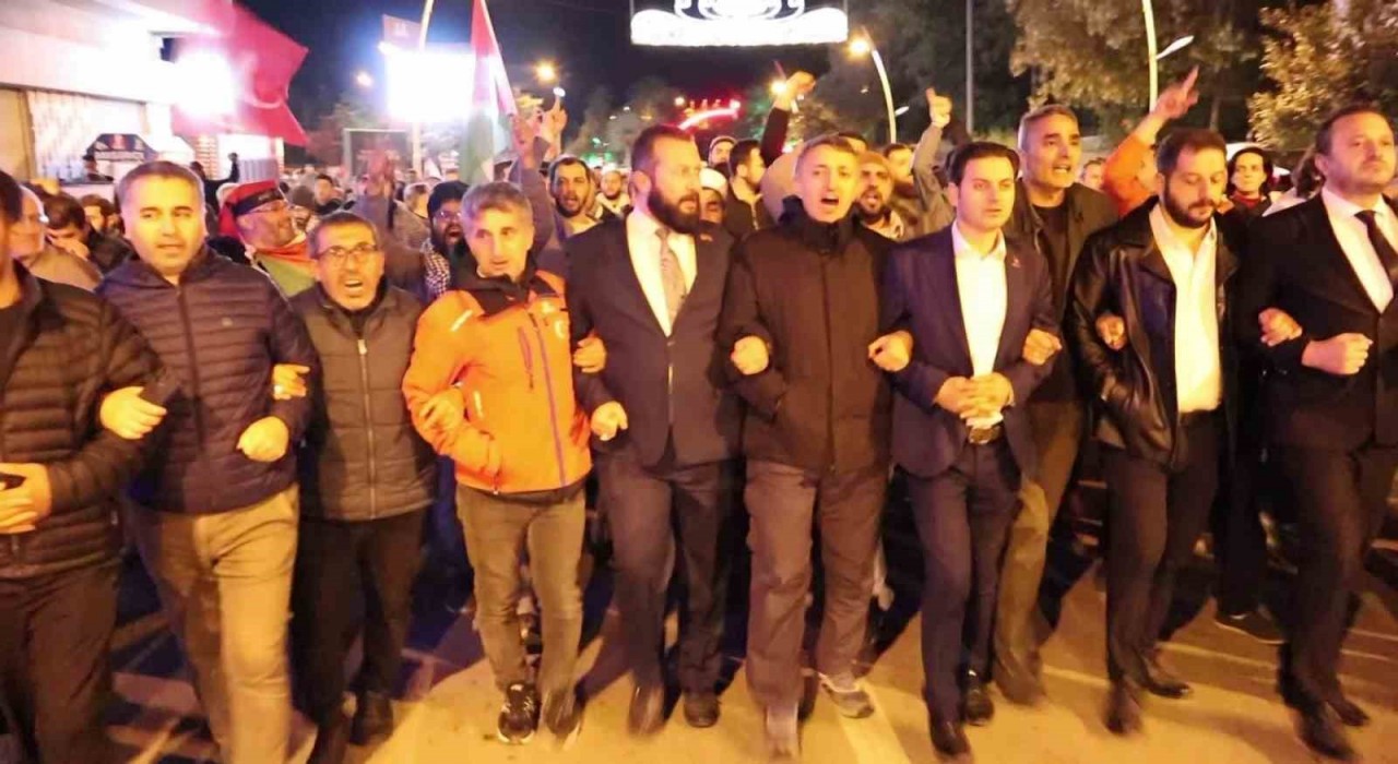 Erzurumda İsrailin Küresel Sumud Filosuna saldırısı protesto edildi