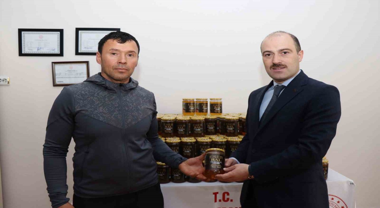 Erzurumlu bal üreticisinden örnek davranış