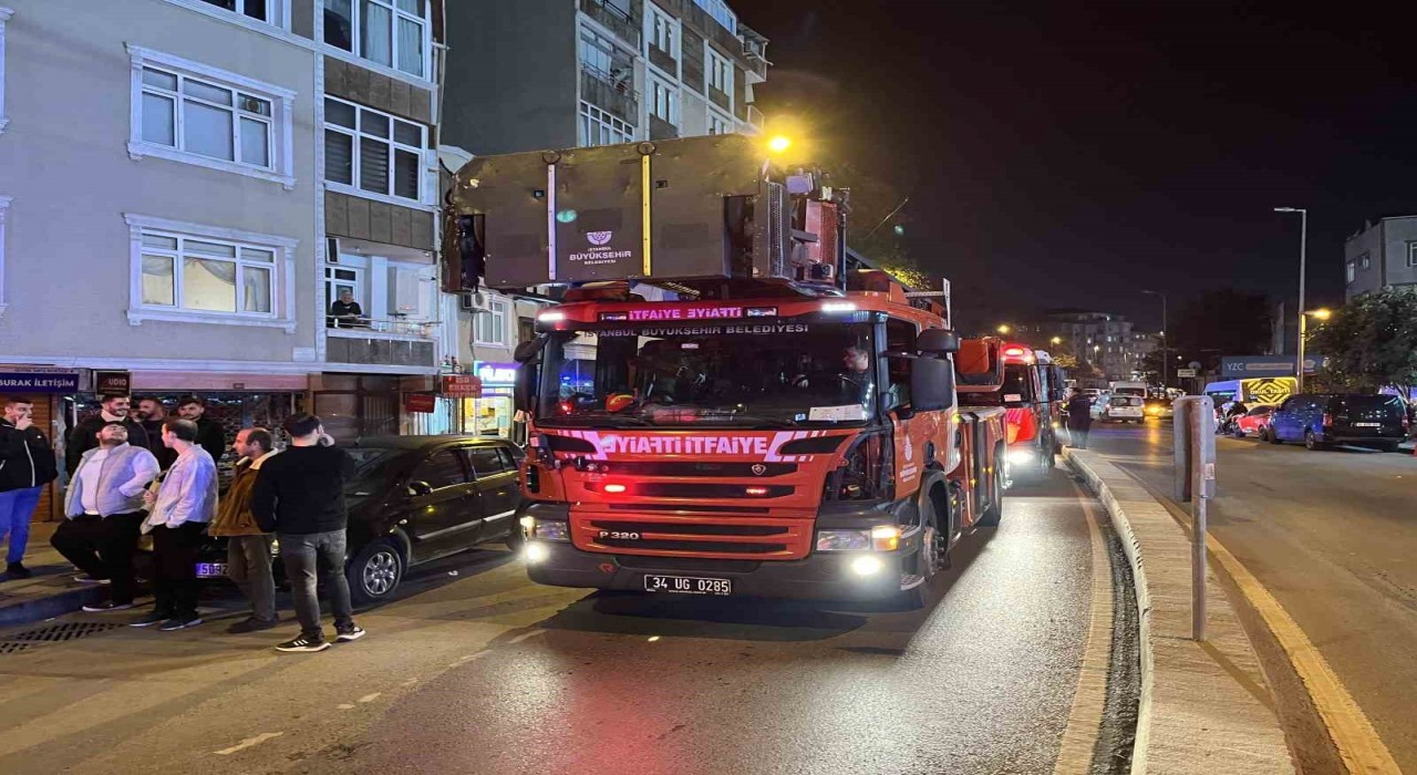 Esenlerde 5 katlı binada yangın: 15 kişi dumandan etkilendi