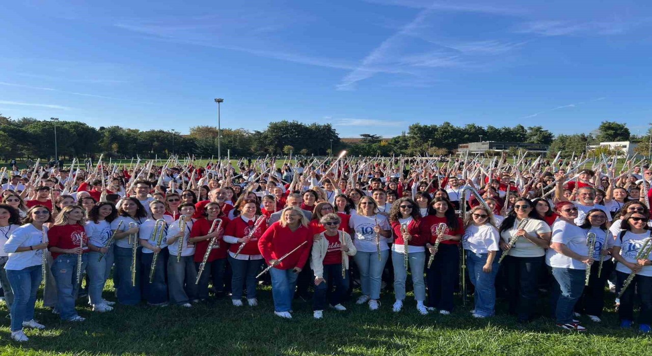 Esenlerde 500 flütçü rekor için aynı anda çaldı