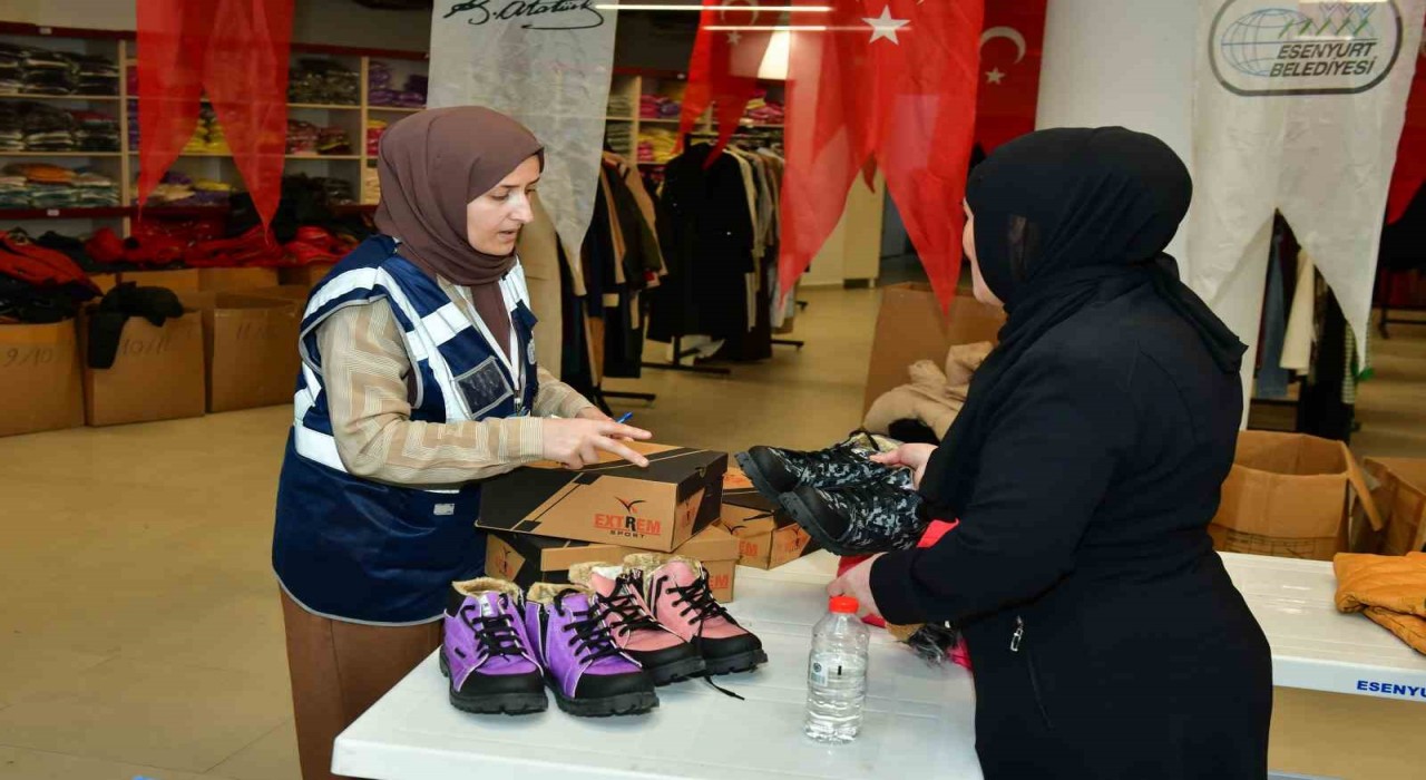 Esenyurt Belediyesinden Derman Çarşı ile binlerce vatandaşa destek