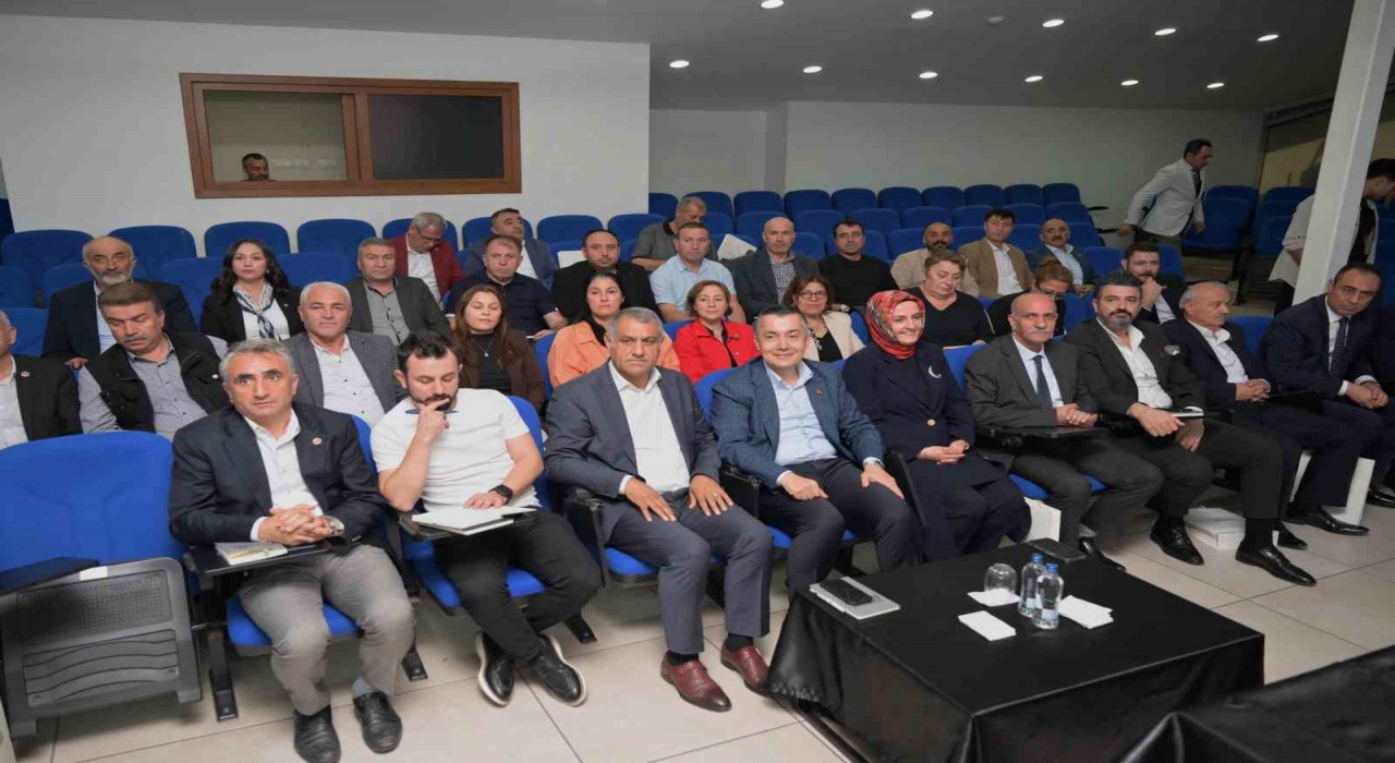 Esenyurt Belediyesinden muhtarlara özel eğitim: Muhtarlar Mektebi başladı