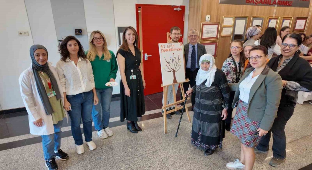 Eskişehir Şehir Hastanesinde Yaşlılar Günü standı kuruldu