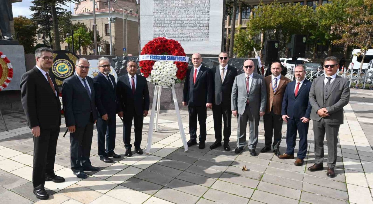 Eskişehirde 29 Ekim kutlamaları çelenk sunma töreniyle başladı