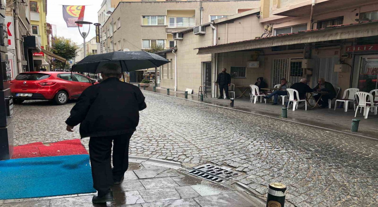 Eskişehirde sağanak yağış etkili oldu