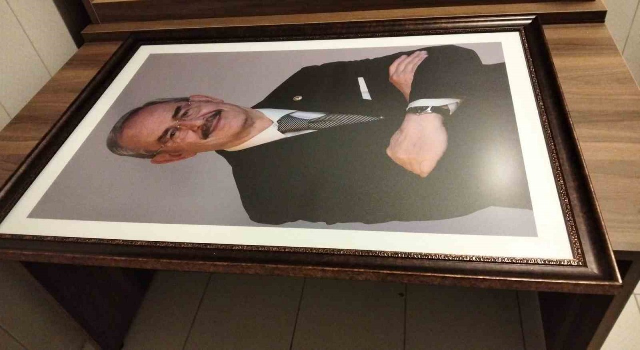 Eskişehirde Yılmaz Büyükerşenin fotoğrafları depolara kaldırıldı