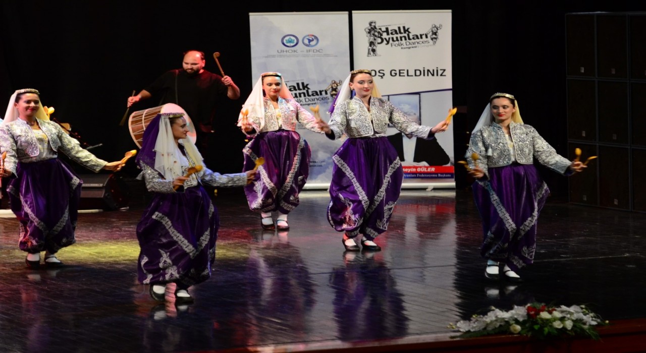 ESOGÜde Uluslararası Türk Halk Oyunları Kongresi düzenlendi